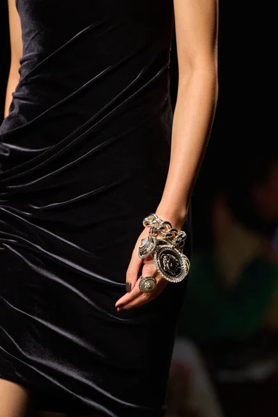 Look 70